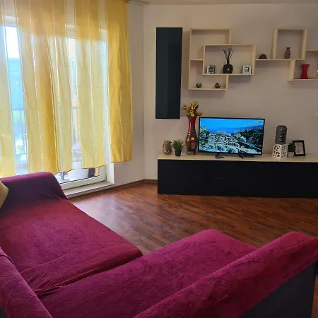 Luxury Mall 9 Apartment *